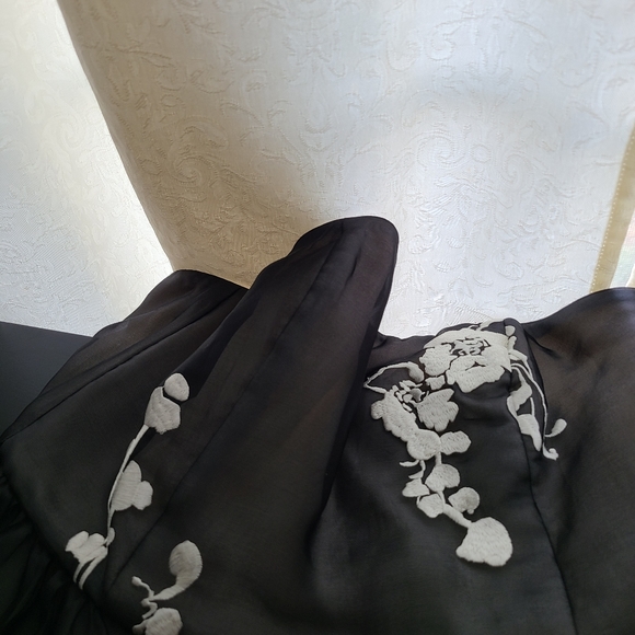 WHBM...STUNNING DRESS - Picture 8 of 8